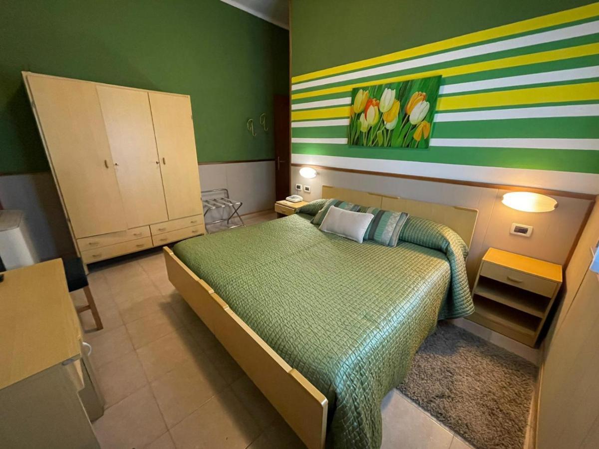Hotel Azzurra 살소마지오레테르메 외부 사진