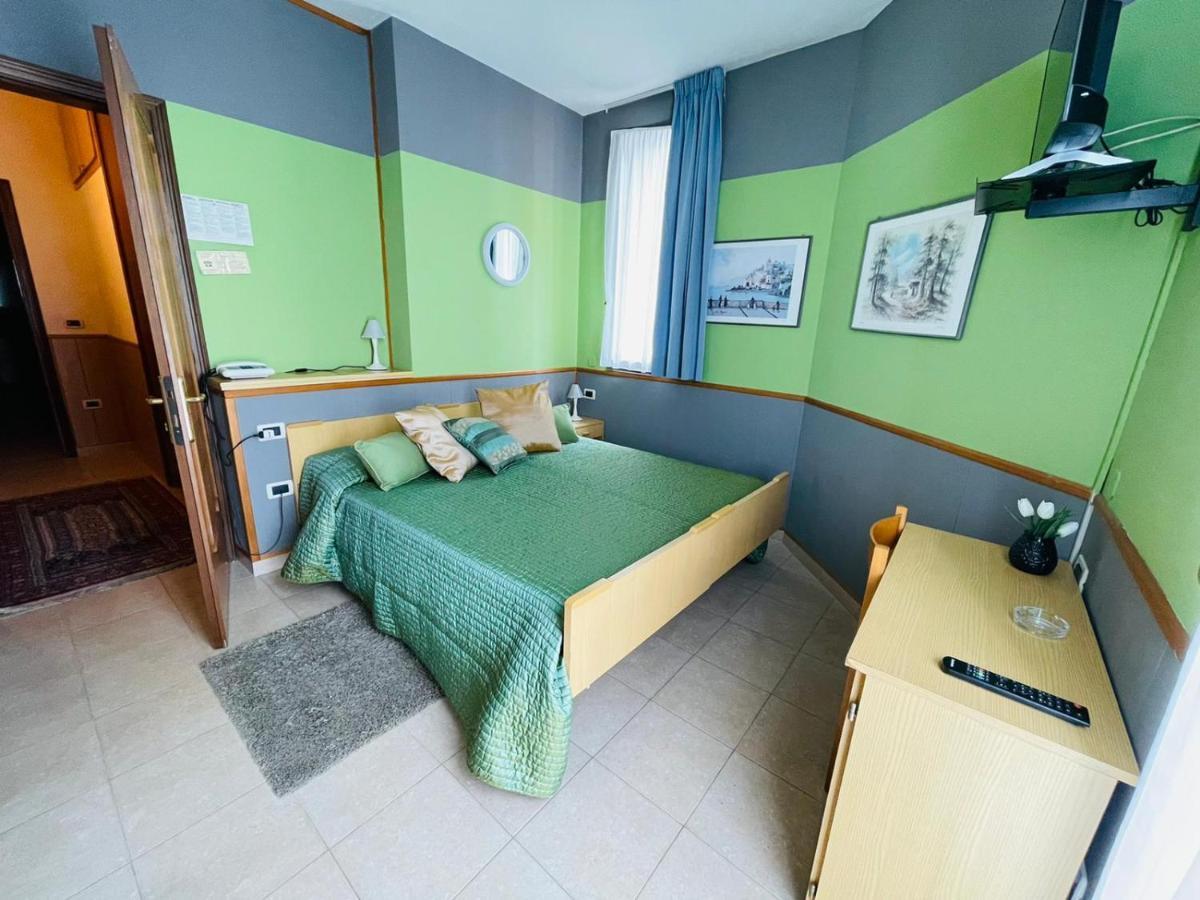 Hotel Azzurra 살소마지오레테르메 외부 사진